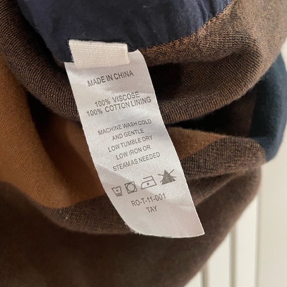 Roucha Tay Button Up, AA - Picture 5 of 7